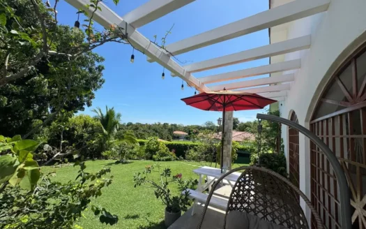 Hacienda Pacífica Home with Jacuzzi, Guest House and Large Garden