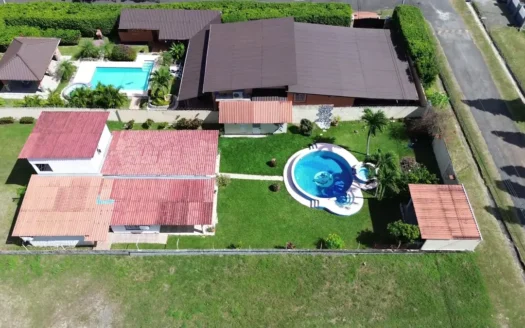 3-Bedroom Beach House with Pool & Jacuzzi in Costa Esmeralda