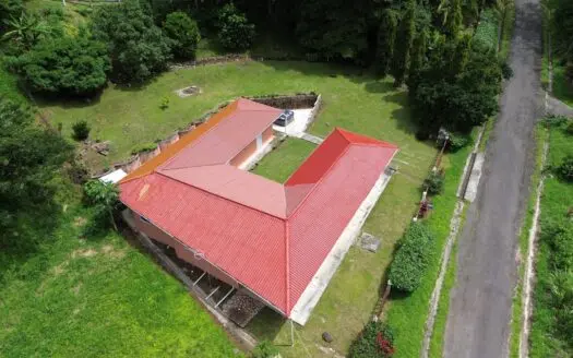 Mountain community home in Altos del maria, w/ beach access!