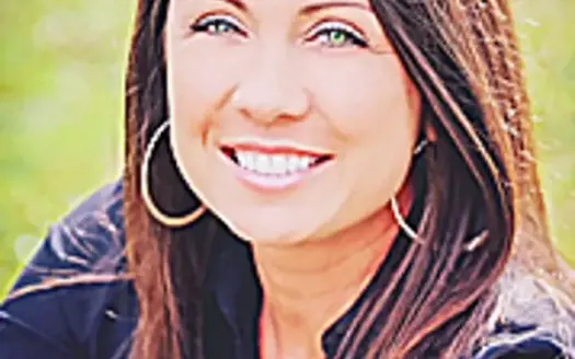 agent profile picture for Julie Kemp on coastal properties website