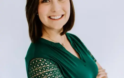 agent profile picture for Sarah Eastman on coastal properties website