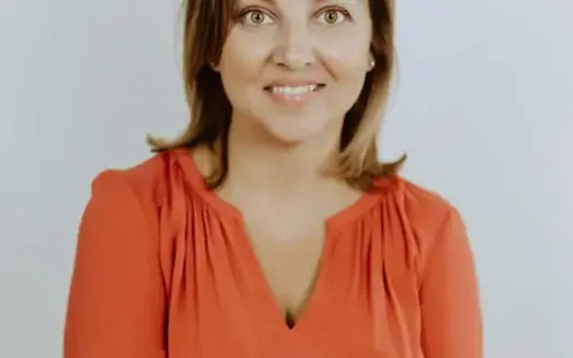 agent profile picture for Sandi McGee on coastal properties website