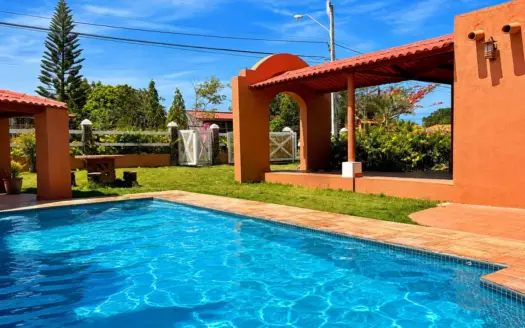 Home with Private Pool in Hacienda Senderos del Valle