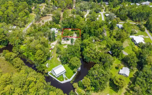 Creek Front Vacant Lot in Suwannee, FL For Sale