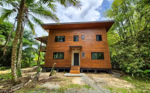 Titled Duplex Investment Opportunity in Big Creek, Isla Colon