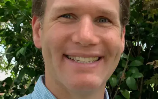 agent profile picture for Justin Giles on coastal properties website