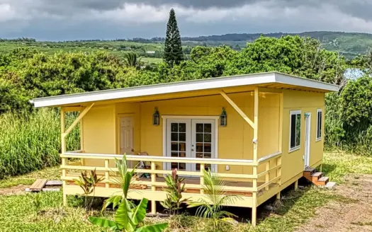 New Hawaii 2BR/1BA off-grid w/solar and covered lanai