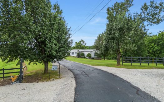 Lexington Tennessee horse real estate listing photo 1