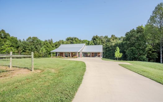 Pulaski Tennessee horse real estate listing photo 1