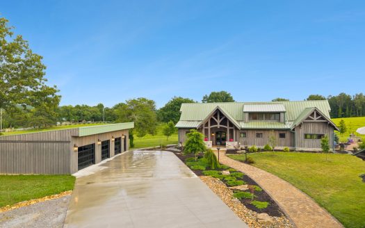 Crossville Tennessee horse real estate listing photo 1