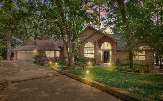 Lakefront 4BR-3.5BA Home in Holly Lake Ranch, Texas For Sale