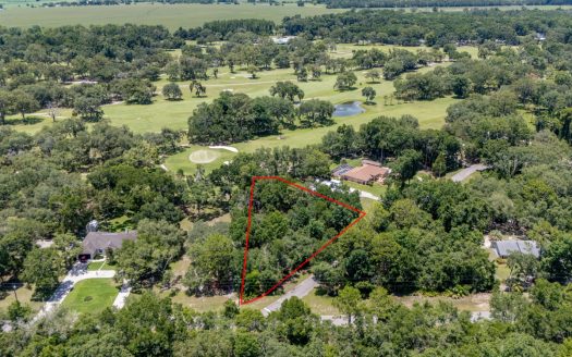 Golf Course located in Chiefland,Fl have the course in the yard.