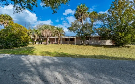 Spacious Living in Williston Highlands – 4,000+ Sq Ft