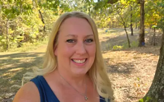 agent profile picture for Angela Glenn on golf properties website