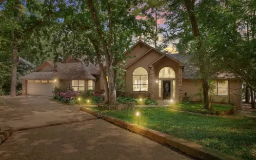 Lakefront 4BR-3.5BA Home in Holly Lake Ranch, Texas For Sale