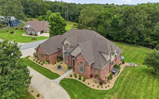 Luxury 6 BR 4.5 BA Home in Woodridge Estates / West Plains, MO