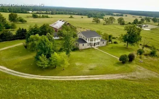 Historic Home – Beautiful Farm – Great Location in Missouri