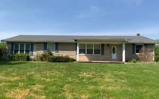 Pending Country Home with Acreage in Albany, Kentucky