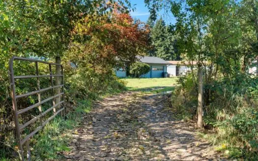 Gated Creekside Equestrian Property in Onalaska, WA