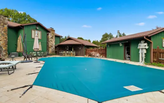 Secluded Custom Built Home on Bull Shoals Lake near Pontiac, MO