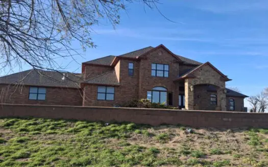 Luxury Country Home on 5.71 acres mol