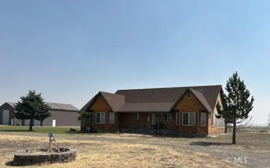 12 Acres of Country Living in Cedarville