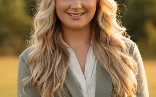 agent profile picture for Taylor Adamek on horse properties website