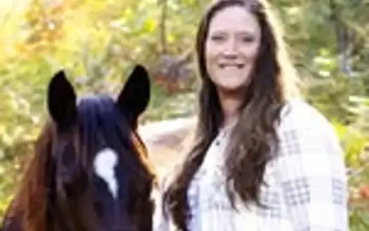 agent profile picture for Mary Mulholland on horse properties website