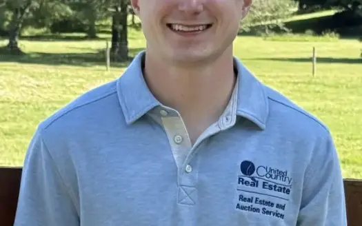 agent profile picture for Austin Carpenter on horse properties website