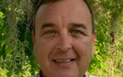 agent profile picture for Edward Lindsay on horse properties website