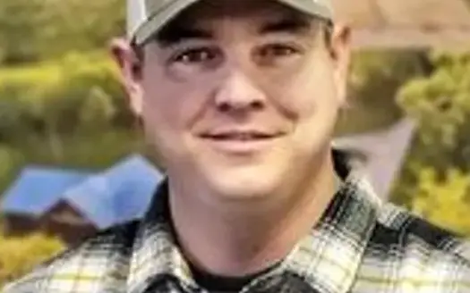 agent profile picture for James Edwards on horse properties website