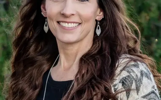 agent profile picture for Carrie Wilson on horse properties website