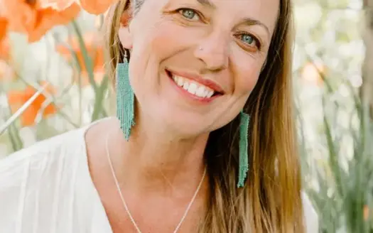 agent profile picture for Mindi Clark on horse properties website