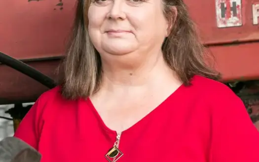 agent profile picture for Donna Hobbs on horse properties website