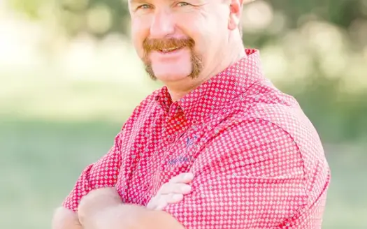 agent profile picture for Scott Burton on horse properties website