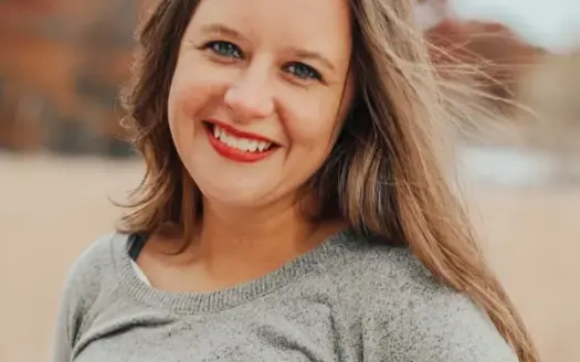 agent profile picture for Kelly Frisch on horse properties website