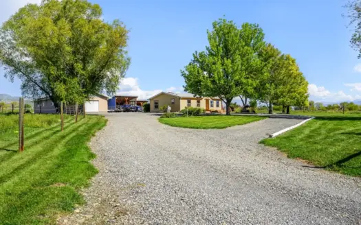 Hotchkiss CO Country Home: Mountain Views & Irrigation