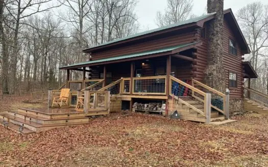 Rustic Log Cabin Bordering Buffalo National Forest