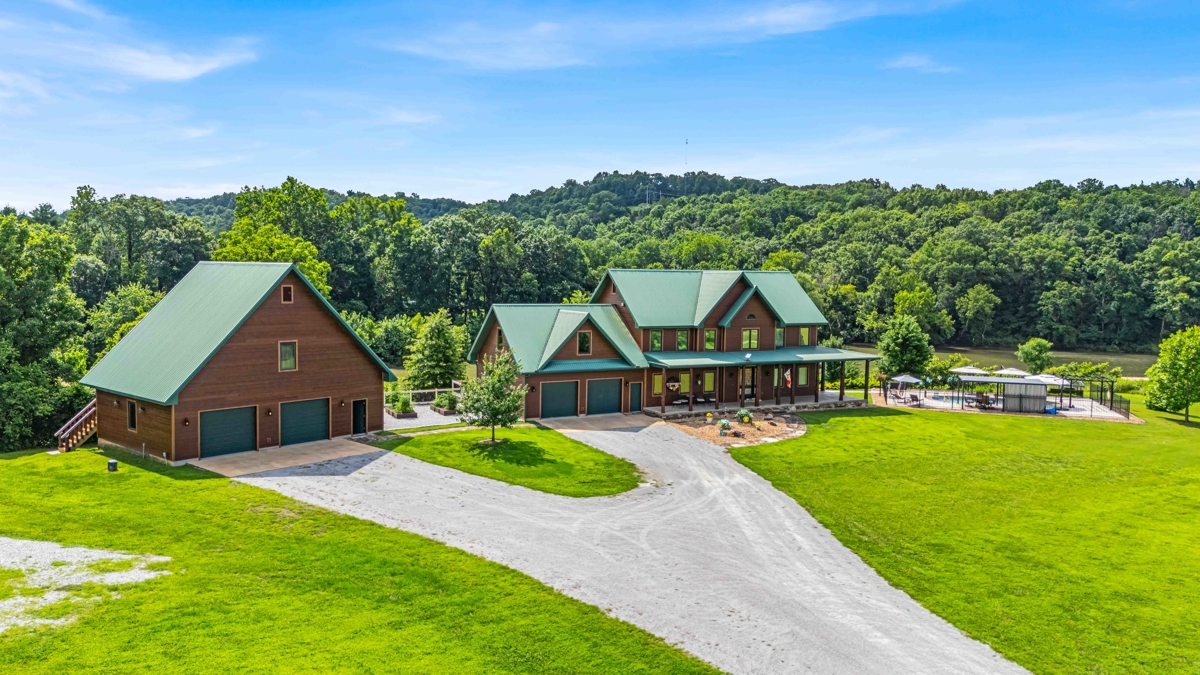 Private Riverfront Property on - Df82f809 203b 4628 96a6 Baea683d1335