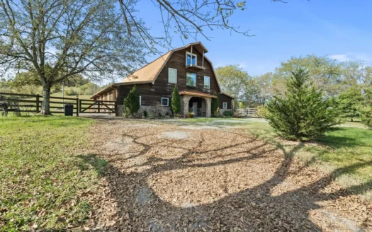 Unique Barndominium with 34 acres/near River/Horse property
