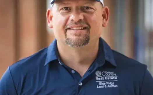agent profile picture for Matthew Gallimore on log homes website