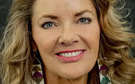 agent profile picture for Melissa Clark on log homes website