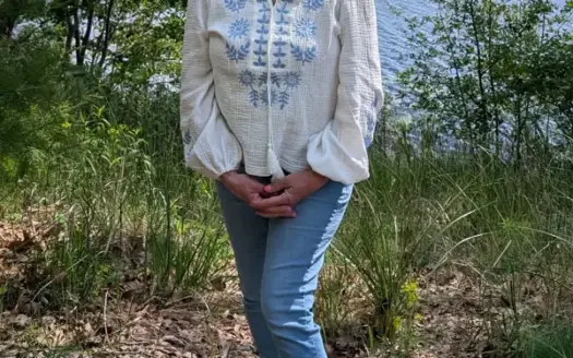 agent profile picture for Diane McMurphy on log homes website