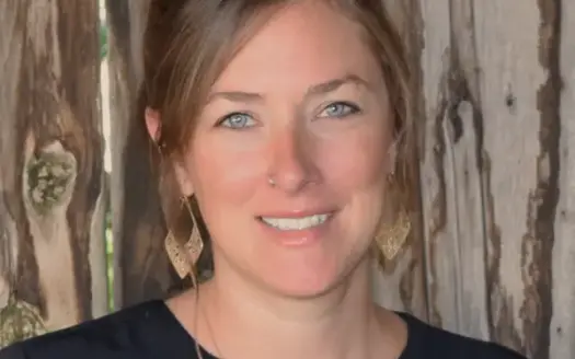 agent profile picture for Amber Feller on log homes website