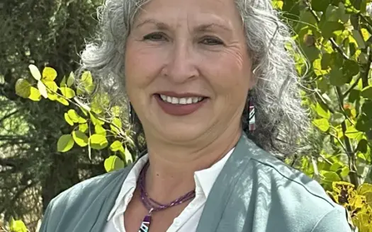 agent profile picture for Mariella Avalos on log homes website