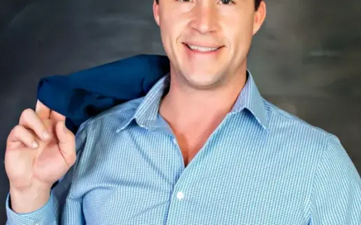 agent profile picture for Bradley Arnold on log homes website