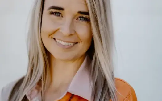 agent profile picture for Cassie Jumper on log homes website