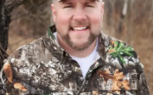 agent profile picture for Travis Hamele on log homes website