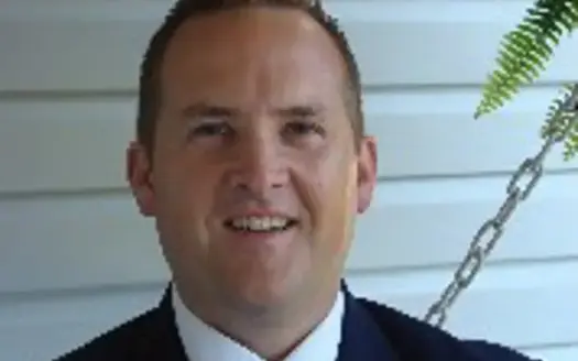 agent profile picture for Mitch Anders on log homes website