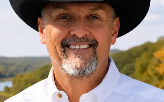 agent profile picture for Brian Kennon on log homes website